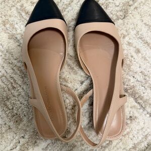 BCBGeneration Women's Black and Cream Flats